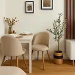 Nook I Airport Apartment