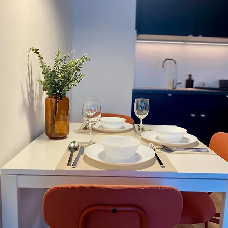Nook I Airport Apartment *