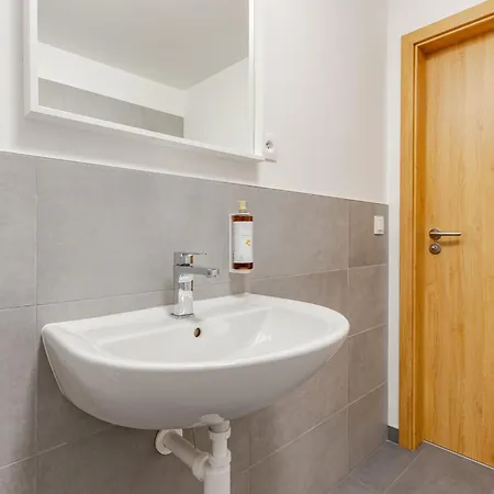 Apartment Nook I Airport *