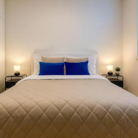 Nook I Airport Lägenhet