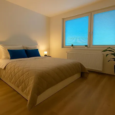 Nook I Airport Lägenhet *